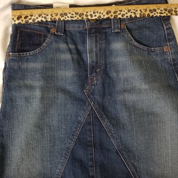 NWT Levi’s Distressed Stretch Frayed Denim Skirt - Picture 7 of 8